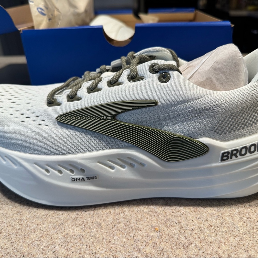 Brooks Men's Gray Athletic Shoes